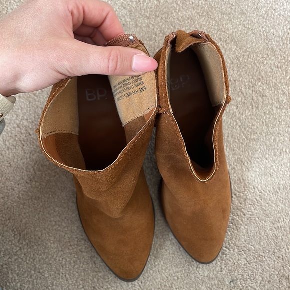 B.P. Genuine Leather Brown Ankle Boots size 6 - Picture 4 of 6
